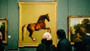 Band-9 Samples: What kinds of things make a museum or art gallery an interesting place to visit?